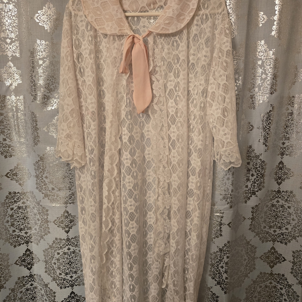 Lace Robe with Pink Bow